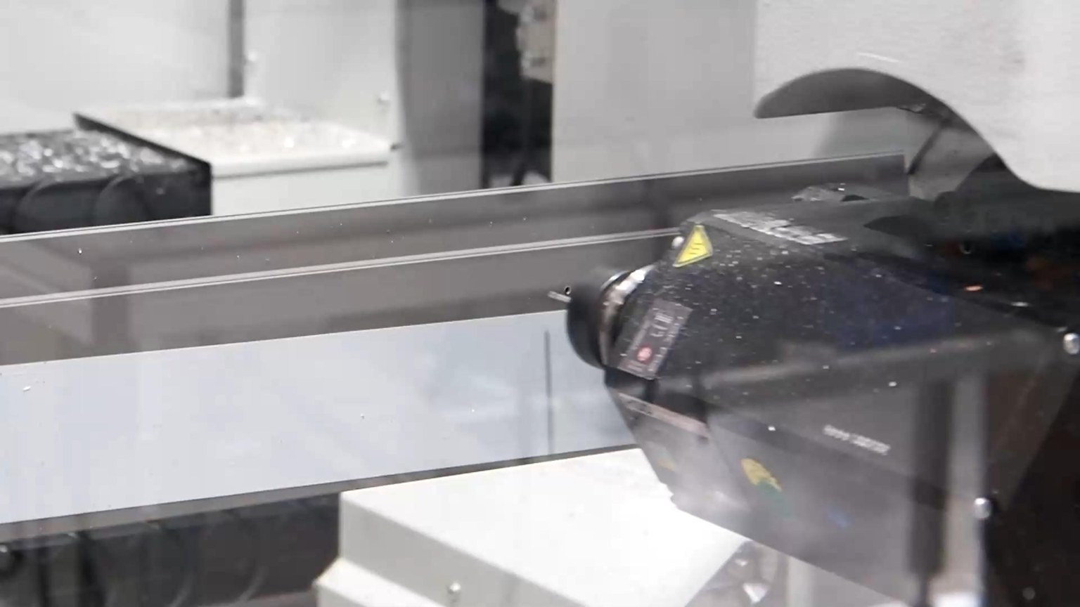 Machining an aluminium profile in a production facility.